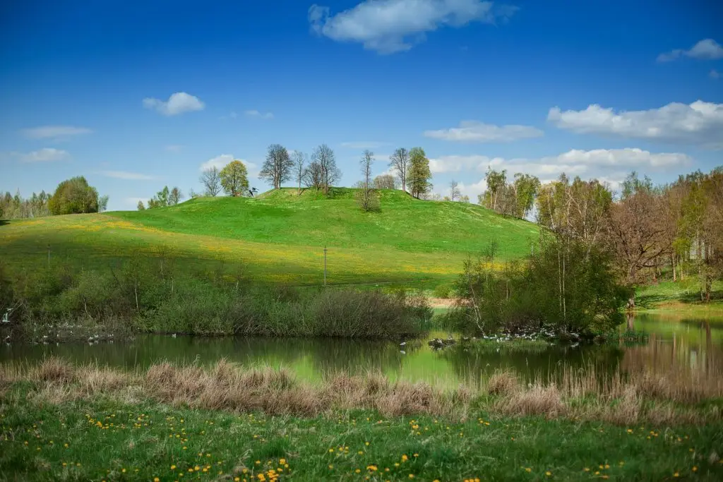 bilionių piliakalnis